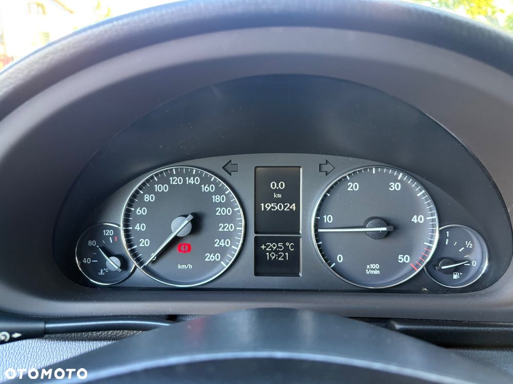 Mercedes-Benz Klasa C 200 CDI Elegance - 32