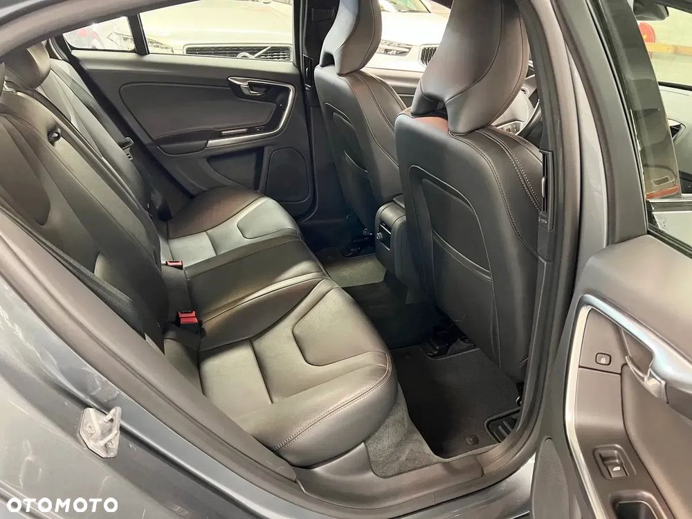 Volvo S60 D5 Summum - 25