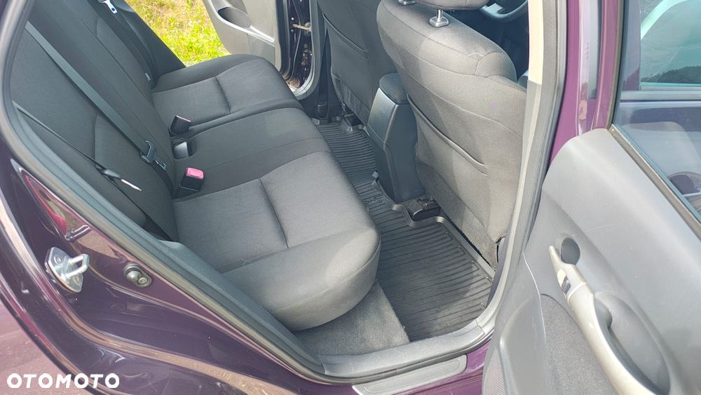 Toyota Auris 1.4 D-4D Luna - 16