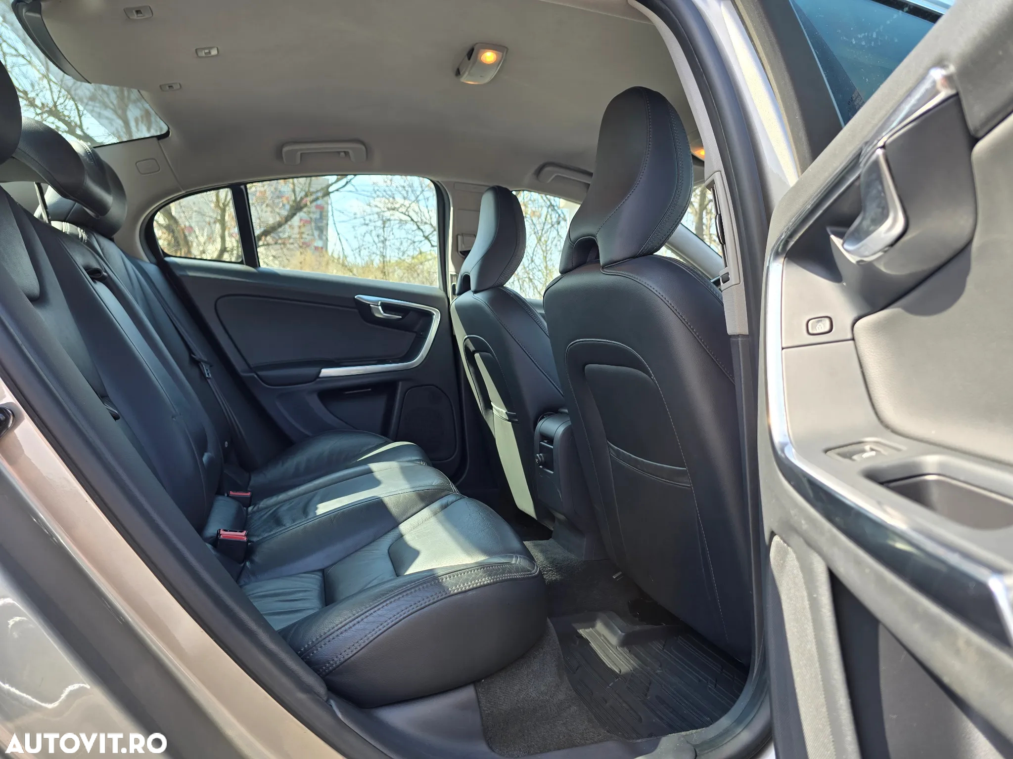 Volvo S60 D2 Momentum - 11