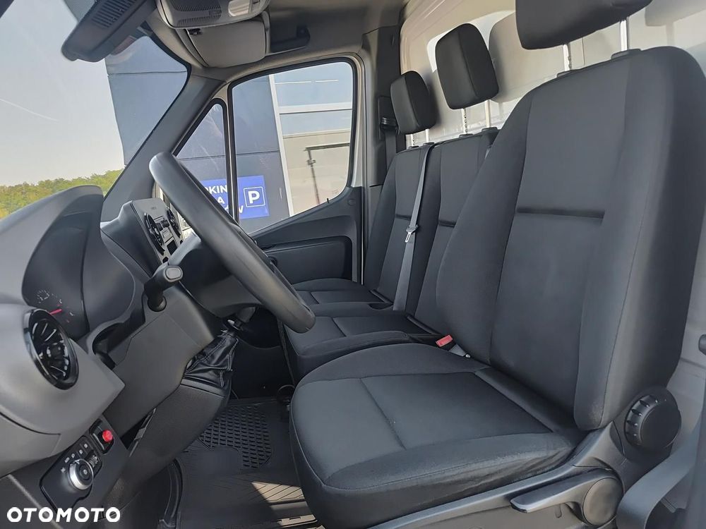 Mercedes-Benz Sprinter - 21