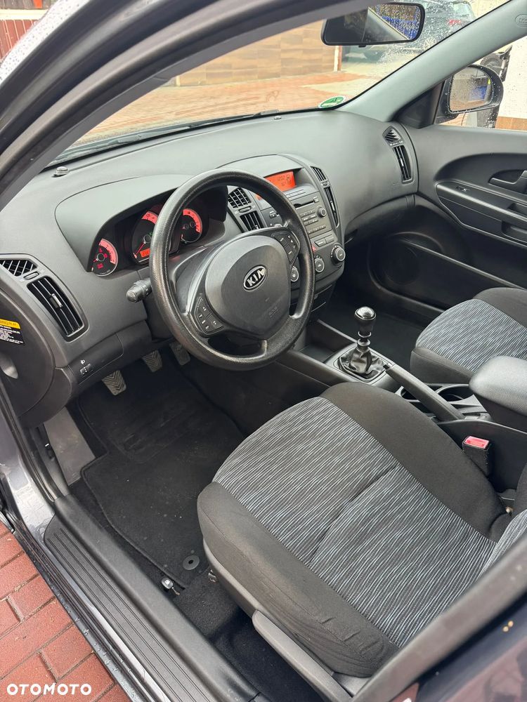 Kia Ceed - 8