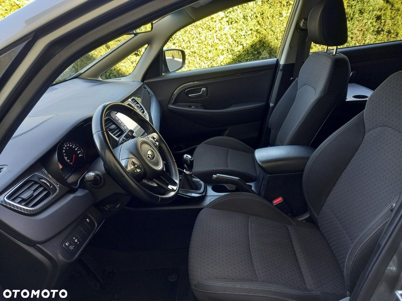 Kia Carens 1.6 GDI Dream-Team Edition - 29