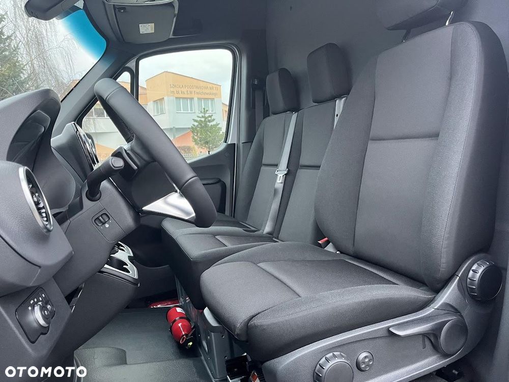 Mercedes-Benz Sprinter - 10