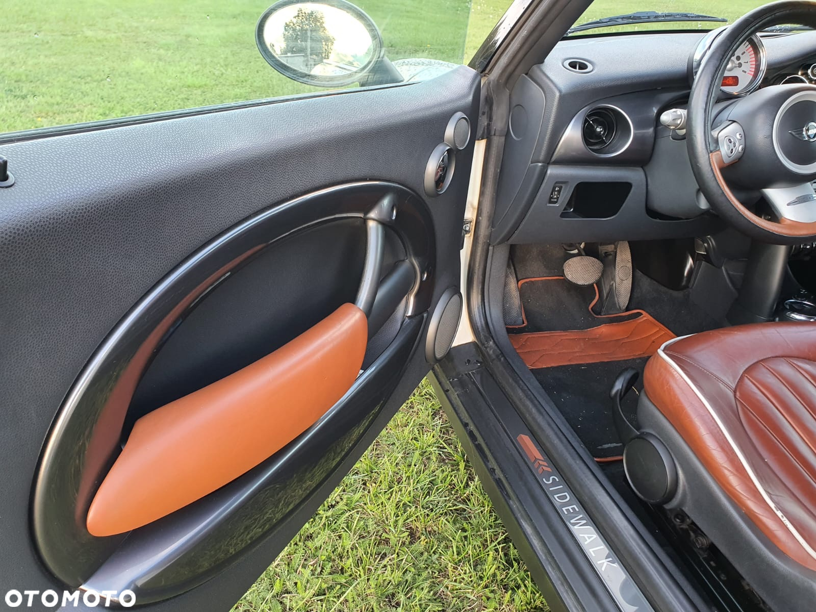 MINI Cooper Cabrio Sidewalk - 15