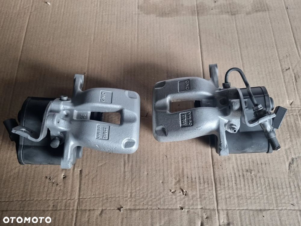 Zacisk prawy tył tylny Vw Passat B6 - 1