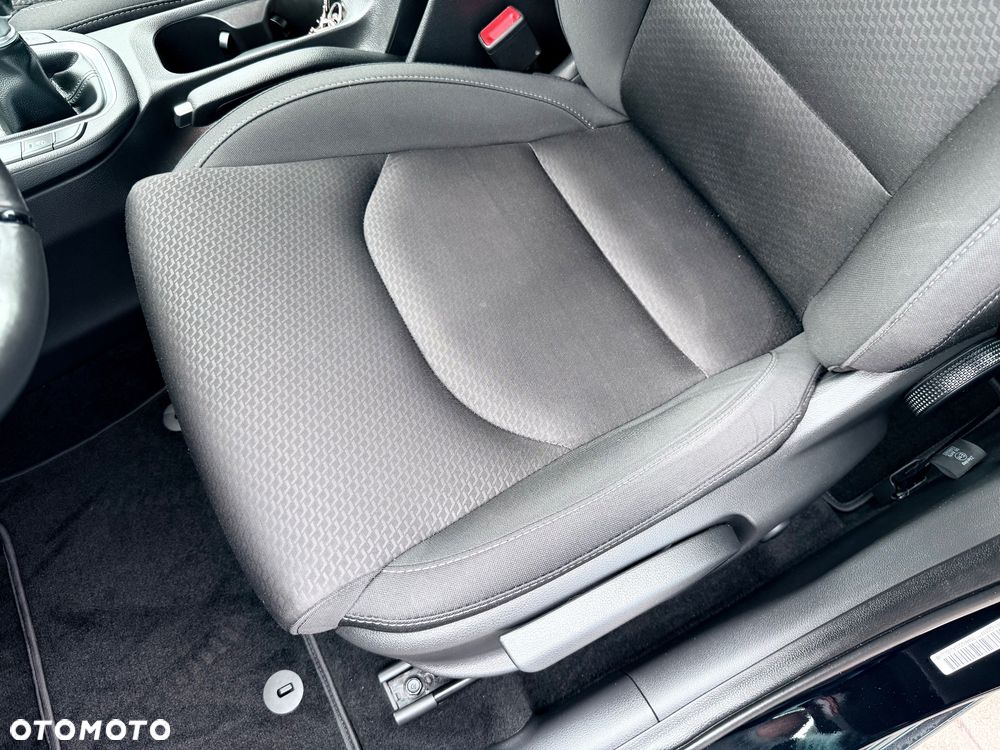 Hyundai i30 blue 1.6 CRDi Style - 35