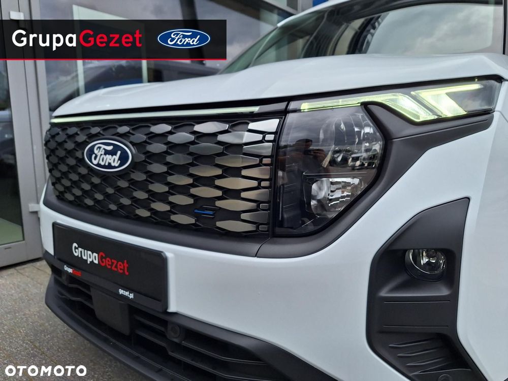 Ford Transit Courier - 19