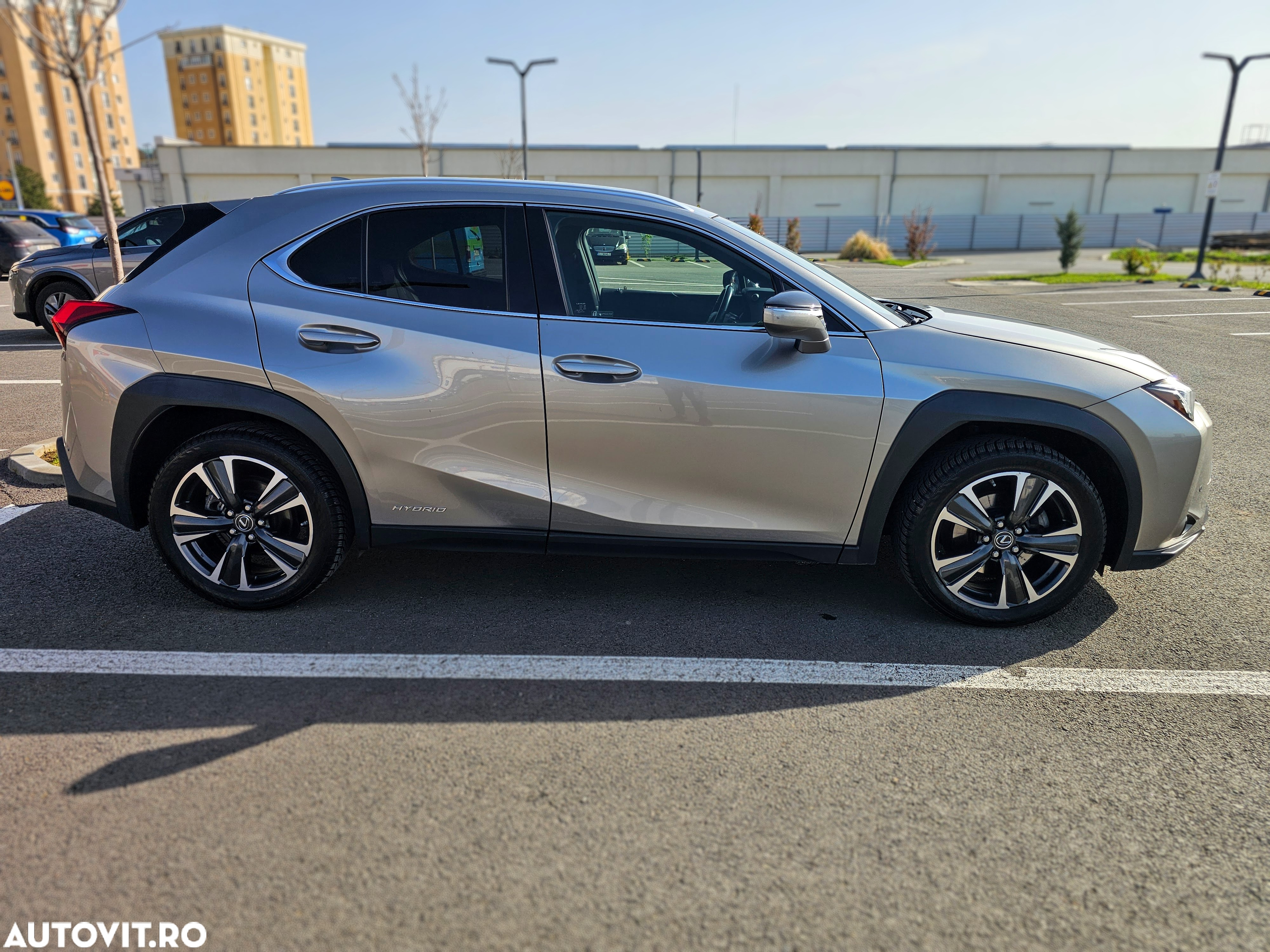 Lexus UX 250h 2.0L HEV 20H- (178 HP) 4X2 CVT Executive - 7