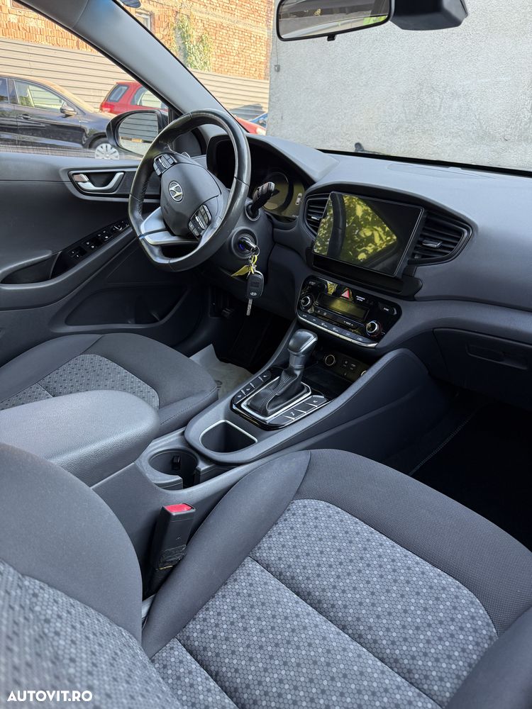 Hyundai IONIQ - 19