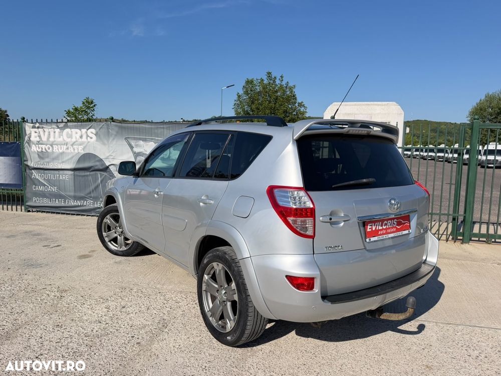 Toyota RAV4 2.2L D-CAT A/T Luxury - 2