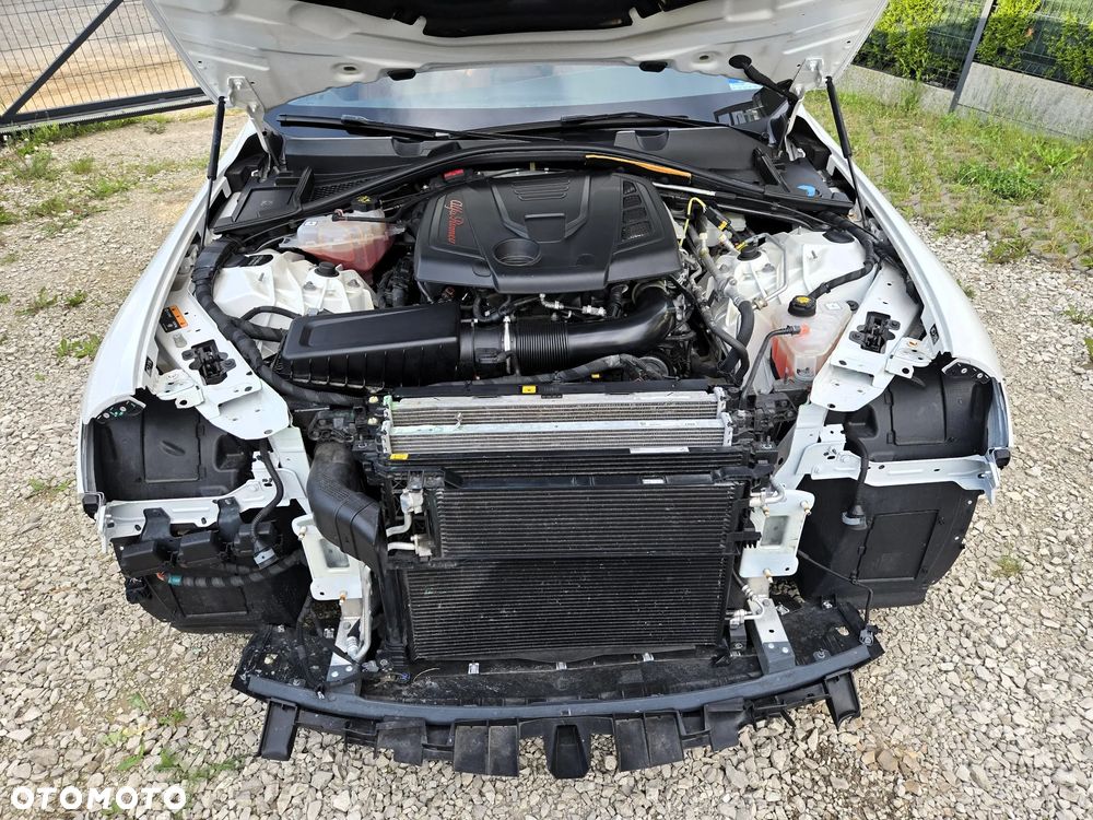 Alfa Romeo Giulia 2.0 Turbo 16V AT8-Q4 Ti - 12