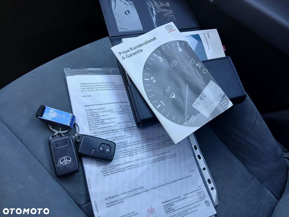 Toyota Prius (Hybrid) Executive - 36