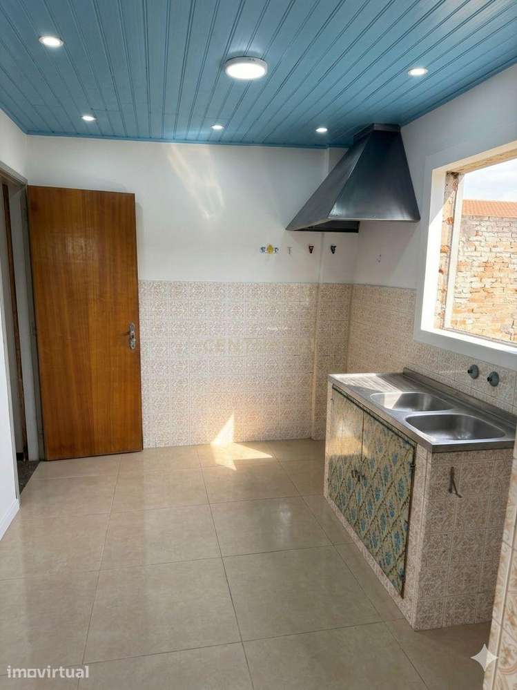 Moradia T7 com Enorme Potencial em Lote Total de 5.611 m² - Grande imagem: 3/35