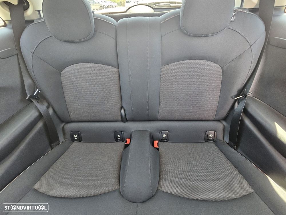 MINI 3 Portas One D - 21