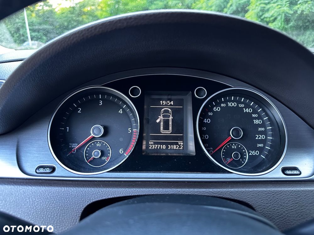 Volkswagen Passat 2.0 TDI Highline DSG - 9