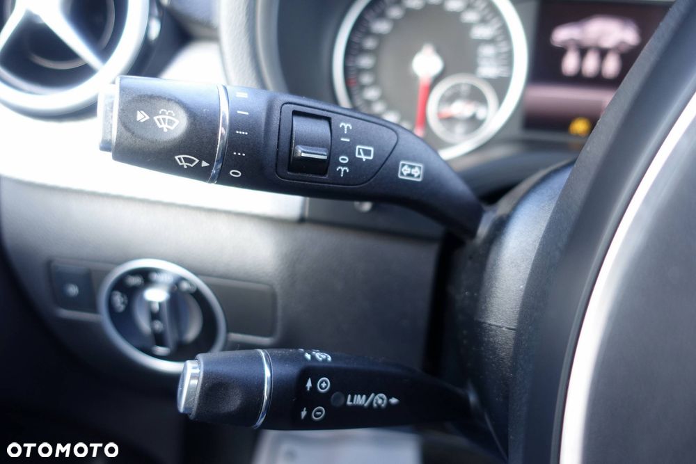 Mercedes-Benz Klasa B 180 7G-DCT Style - 23