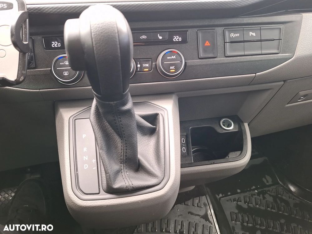 Volkswagen Caravelle - 16