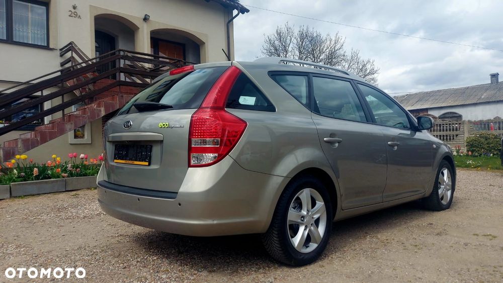 Kia Ceed - 11