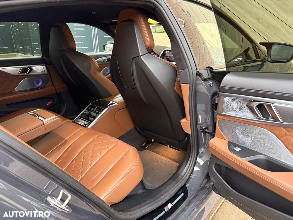 BMW M8 Competition - 12