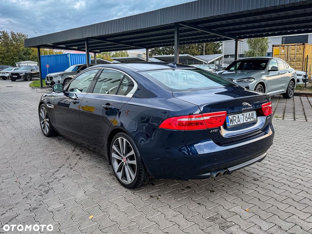 Jaguar XE 2.0 D Portfolio - 15