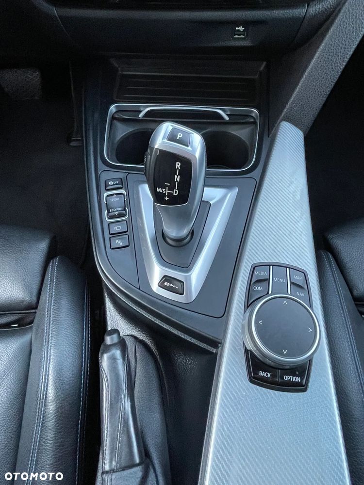 BMW Seria 3 330e iPerformance M Sport - 39