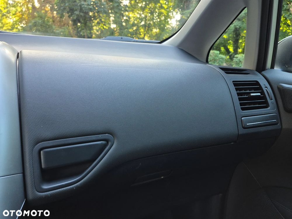 Toyota Auris 1.8 HSD Luna - 17