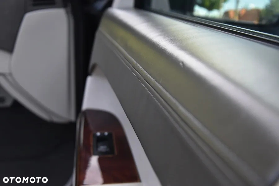 Jeep Commander 3.0 CRD Overland - 24