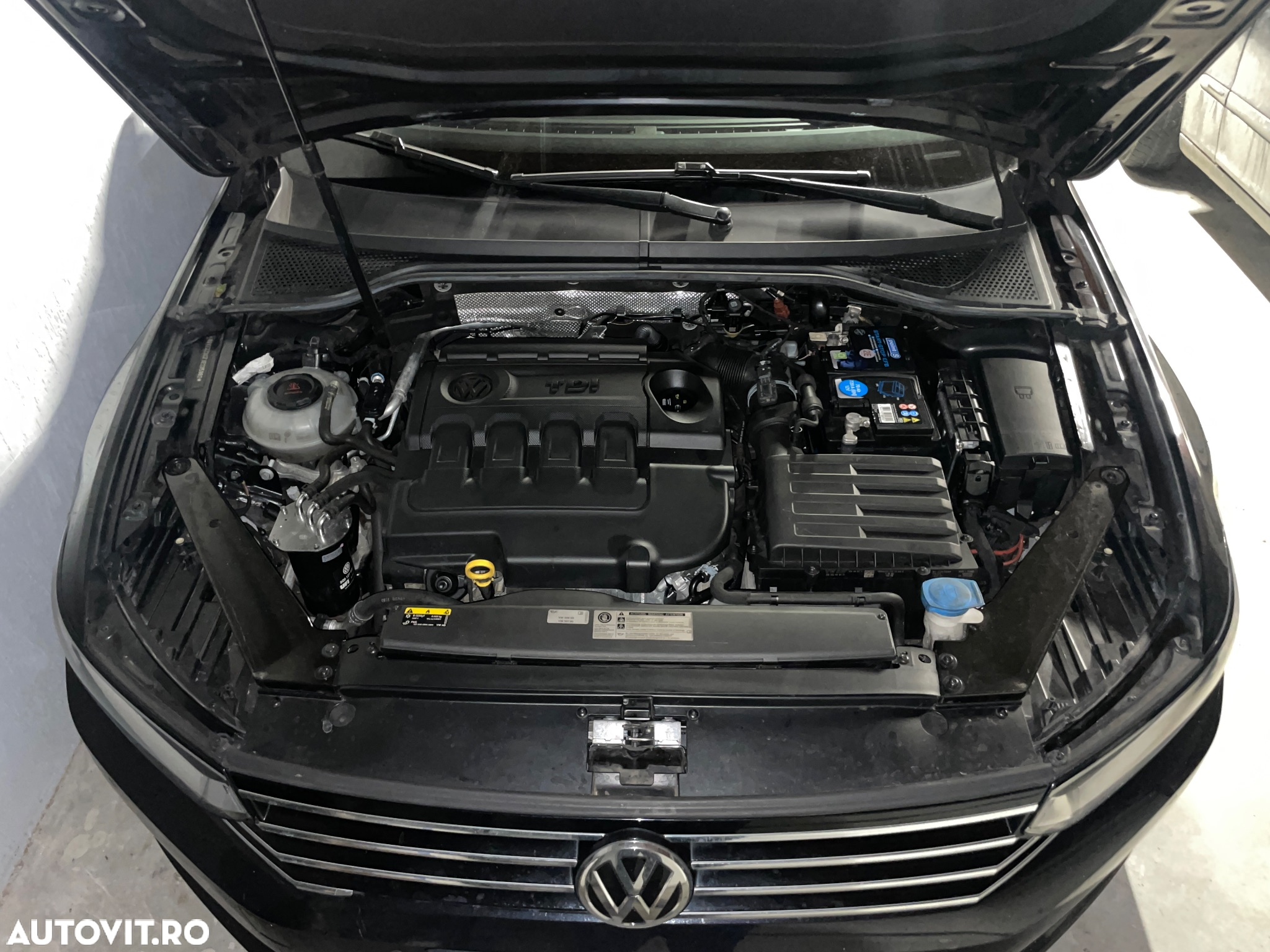 Volkswagen Passat 1.6 TDI SCR DSG - 5