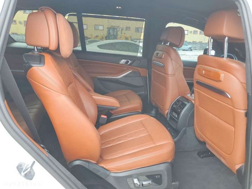 BMW X7 - 12