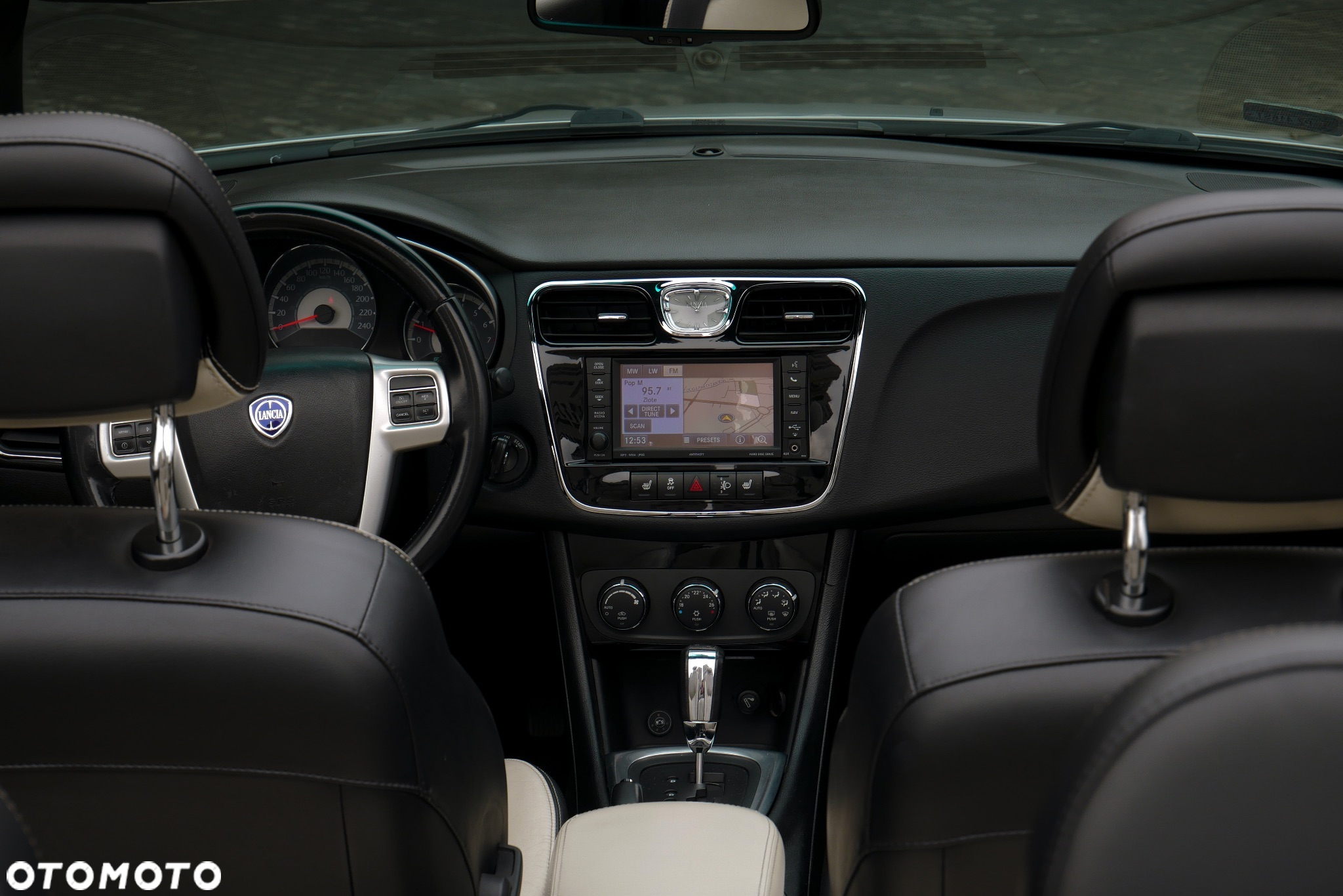Chrysler 200 - 20