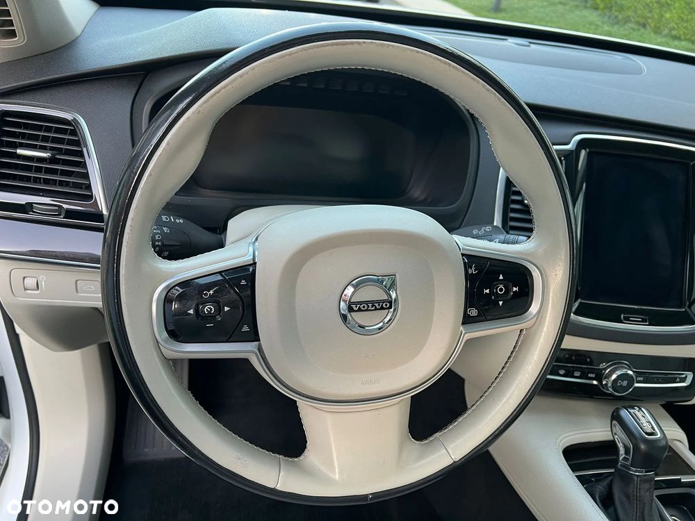 Volvo XC 90 - 22