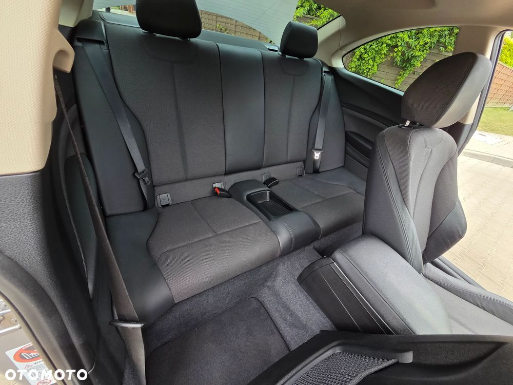 BMW Seria 2 220i Advantage - 25