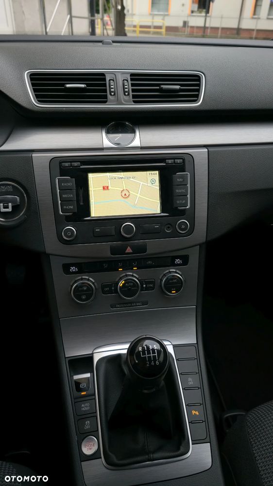 Volkswagen Passat 1.6 TDI Comfortline - 8