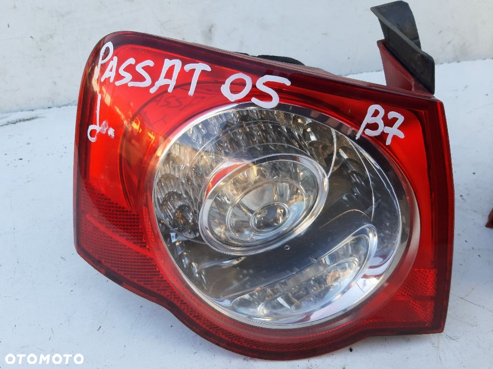 LAMPA REFLEKTOR PRAWA LEWA TYŁ VW PASSAT B6 SEDAN W BŁOTNIK - 5