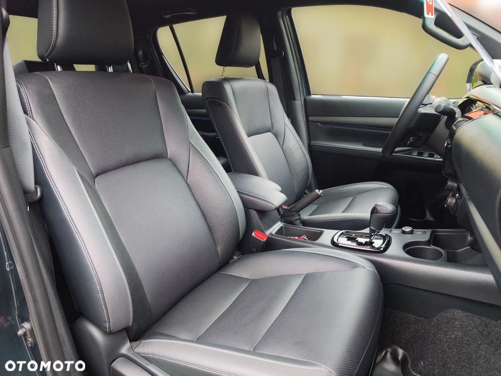 Toyota Hilux 2.8 D-4D mHEV Double Cab Invincible 4x4 - 11