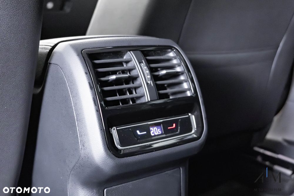 Volkswagen Passat Alltrack 2.0 TDI SCR DSG 4Motion - 19