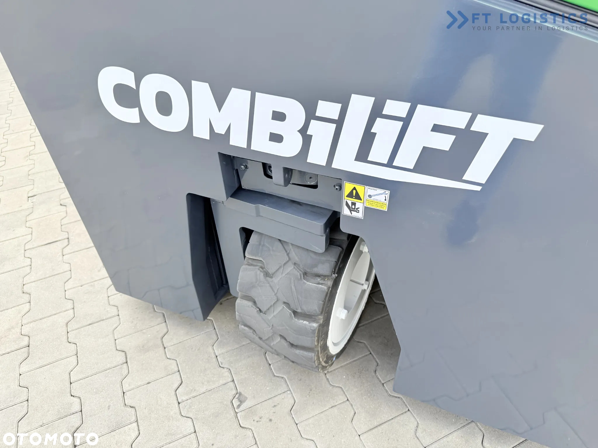 Combilift CBE2500 / TRIPLEX / 5500MM / WOLNY SKOK / NAPĘD ELEKTRYCZNY / JEDYNIE 2300MTH / POZYCJONER / PRZESUW BOCZNY / NOWE OPONY / JAK NOWY / Szeroka oferta wózków czterokierunkowych i bocznych, dopasowanych do różnorodnych potrzeb i zastosowań. - 26