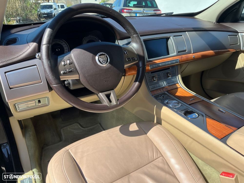 Jaguar XF 3.0 D V6 Premium Luxury - 13