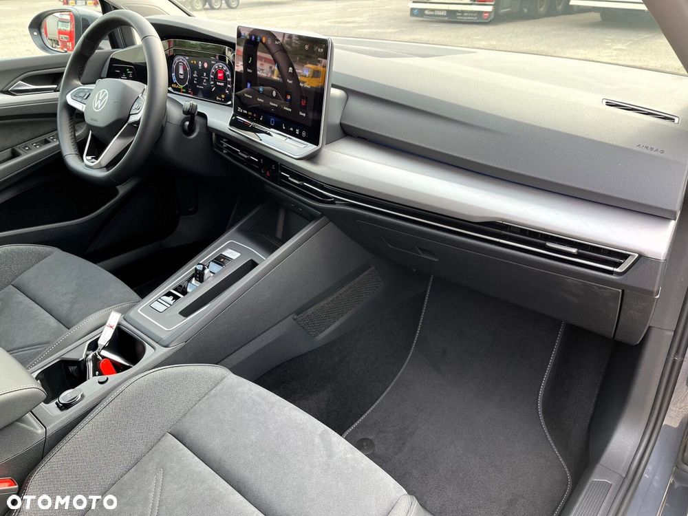 Volkswagen Golf Variant 1.5 eTSI mHEV Life Plus DSG - 32
