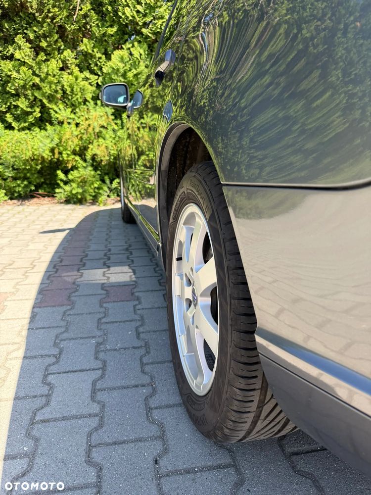 Volvo S40 2.0 - 14
