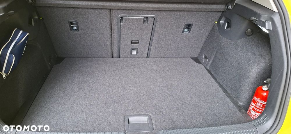 Volkswagen Golf - 8
