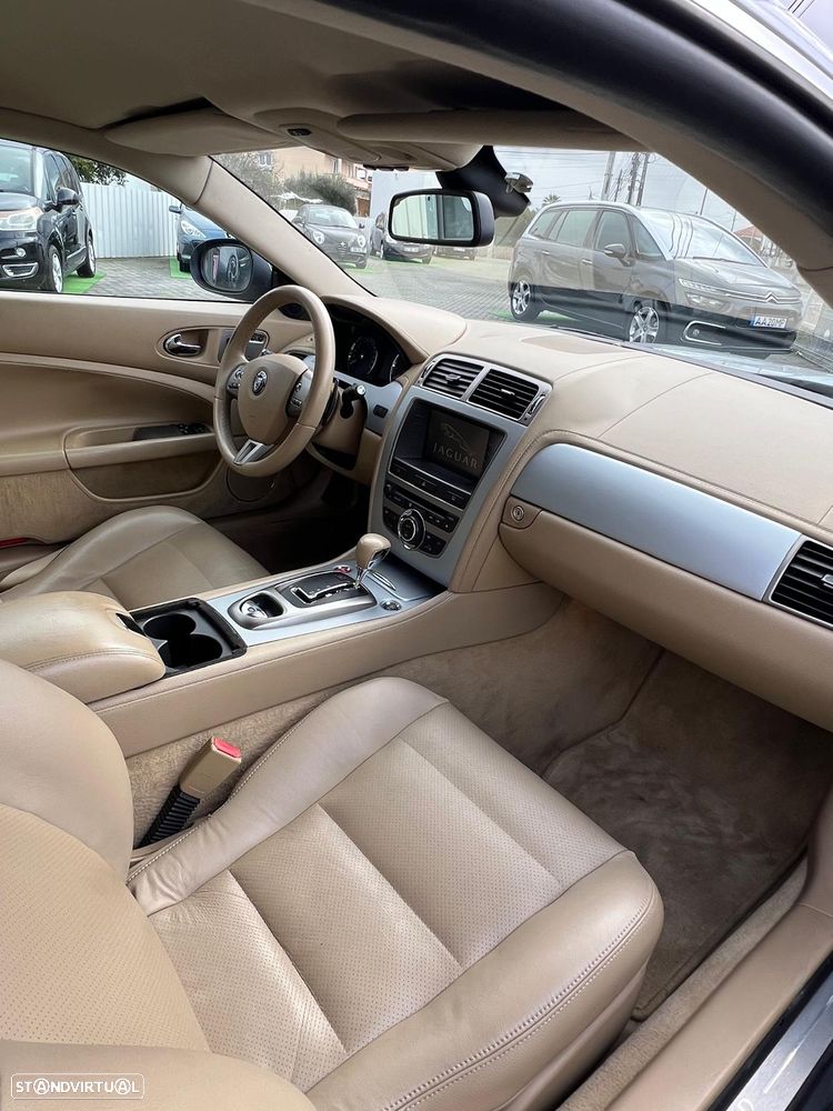 Jaguar XK XK8 Coupe - 3