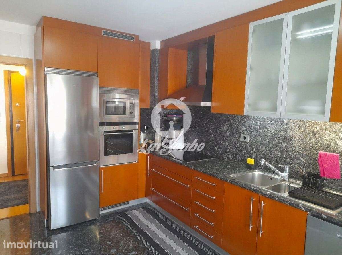 Apartamento T4 Duplex no Centro da Maia! - Grande imagem: 2/25