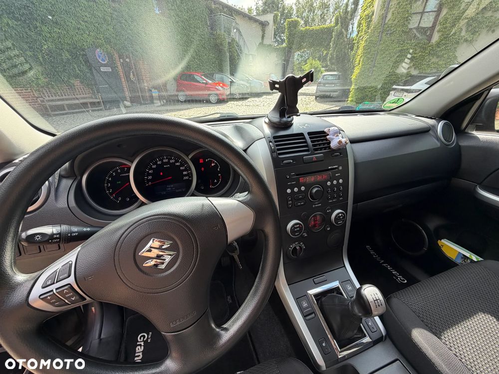 Suzuki Grand Vitara 2.0 - 17