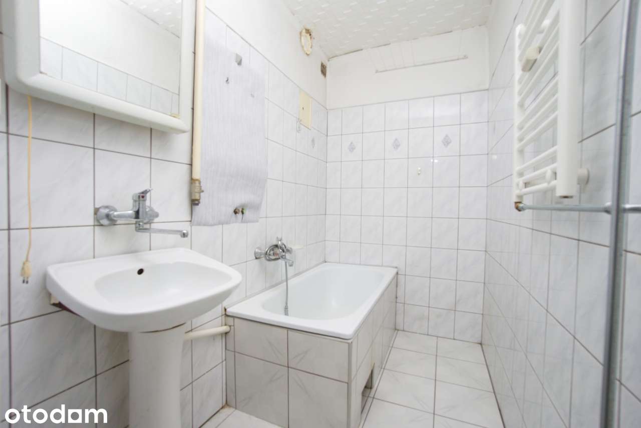 1 piętro, balkon, niski blok, do remontu