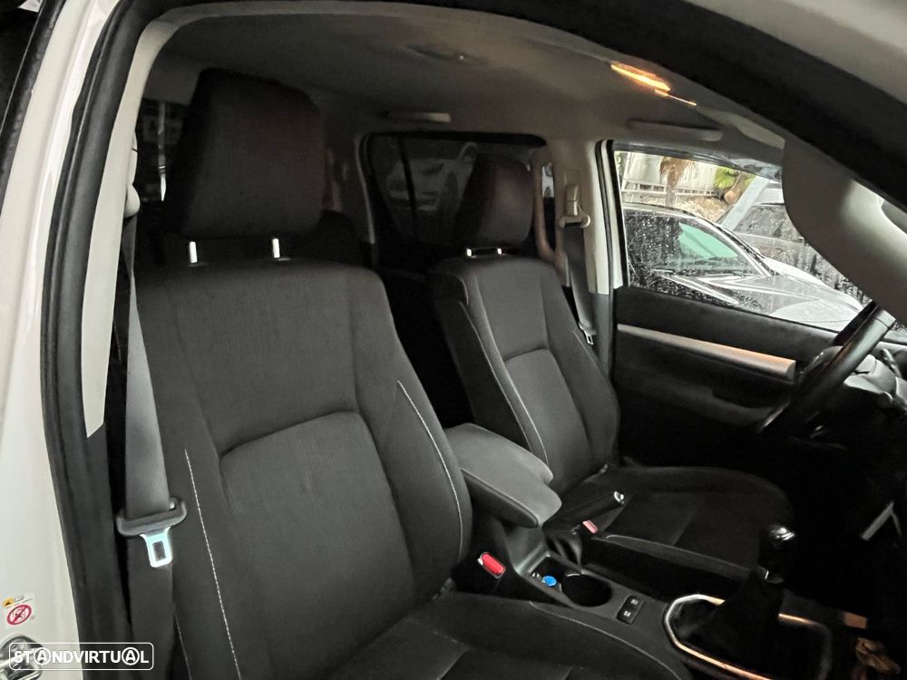 Toyota Hilux 2.4 D-4D 4WD CD Tracker S CA - 47