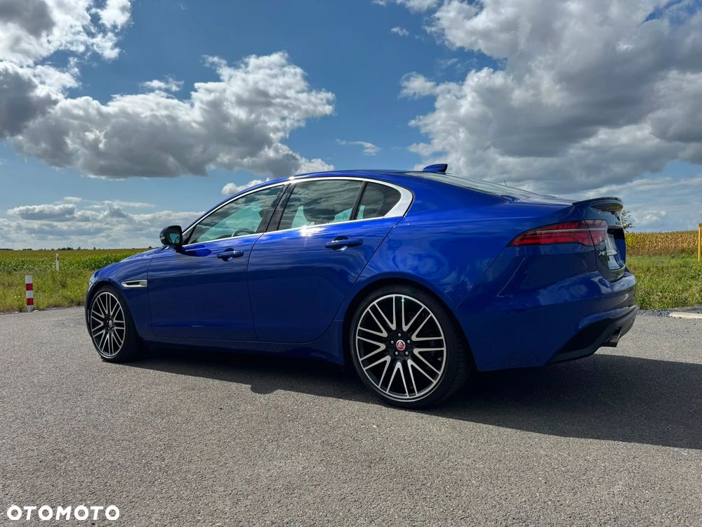 Jaguar XE 25t Prestige - 17
