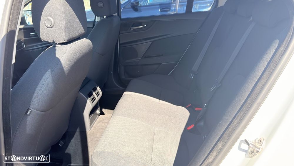 Jaguar XE 20d Aut. Pure - 5