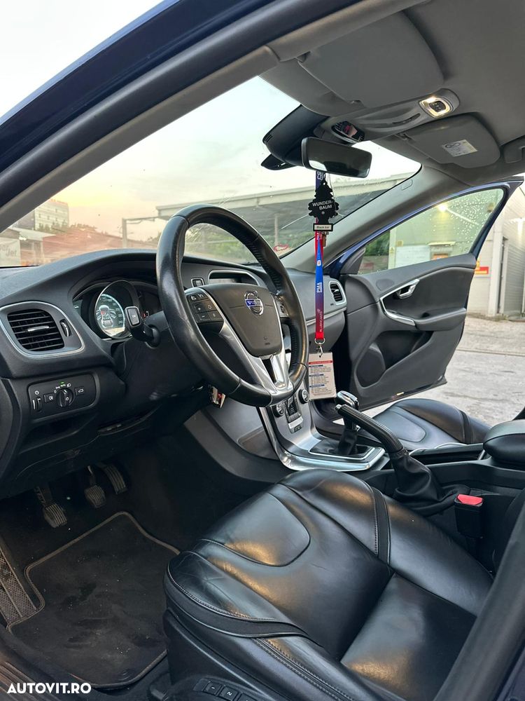 Volvo V40 D2 Momentum - 10